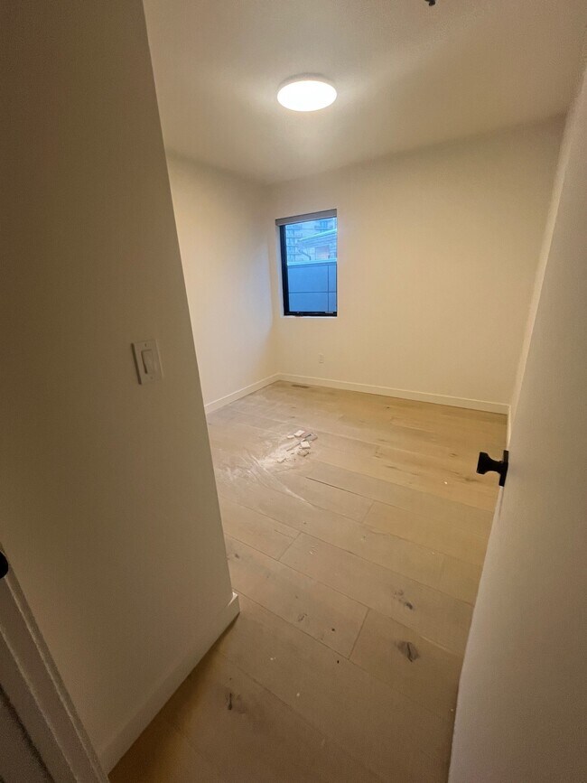 Photo - 238-238 Wellington Crescent Unit 5