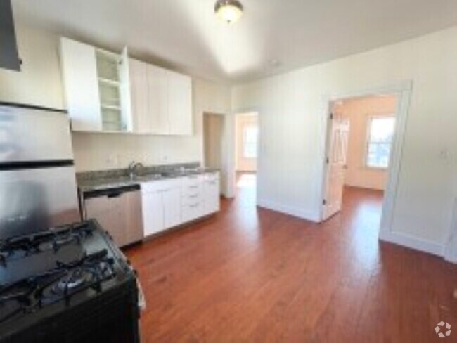Building Photo - 19 Eastman St Unit 3 Rental