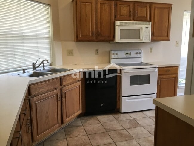 923 Plantation Dr