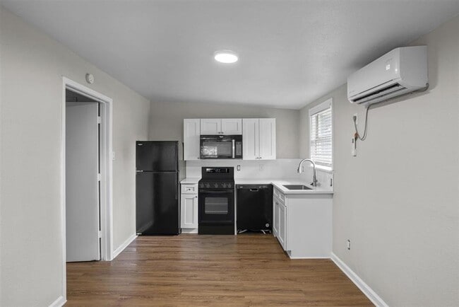 Renovated 1 bedroom - Available early July! - Renovated 1 bedroom - Available early July! Casa