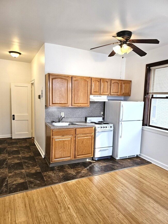 Micro Studio - 575 Farmington Ave