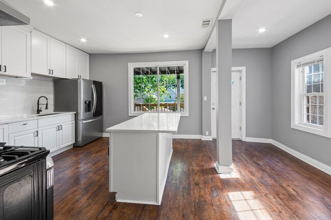 Photo - 4251 N Lawndale Ave Unit 1