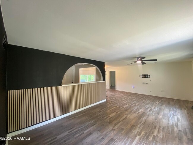 9922 N Parkview Dr