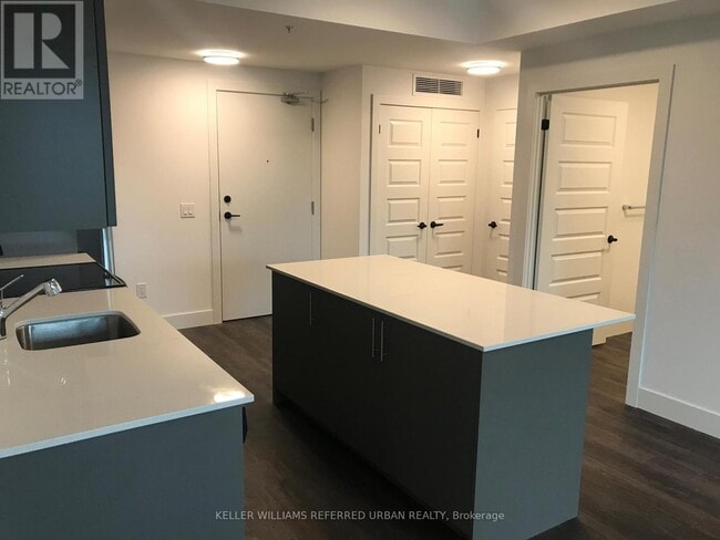 Photo - 26 Lowes Rd W Unité 208