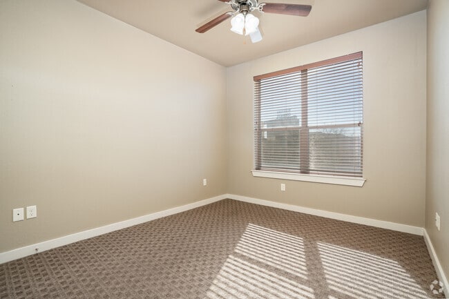 1BR, 1BA - 635SF