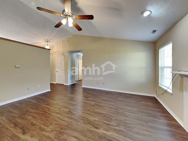 Photo - 113 E Carolina St