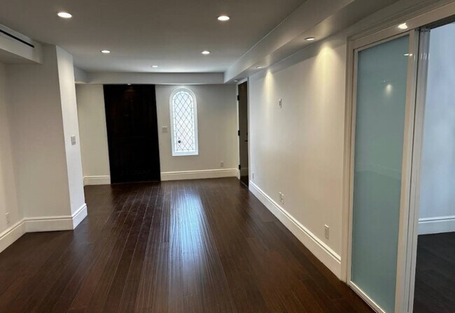 Living Room entry - 1205 N Spaulding Ave Unit 1205 North Spaulding Ave