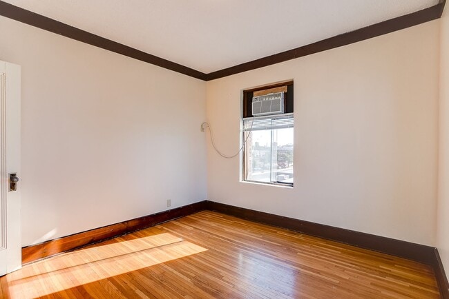 Photo - Lakesbury Apartments | Leasing Studio, Alc...