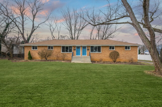 Building Photo - 2930 Northglen Dr