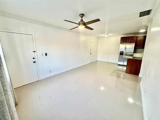 Photo - 299 SW 7th St Unidad 101a Rental