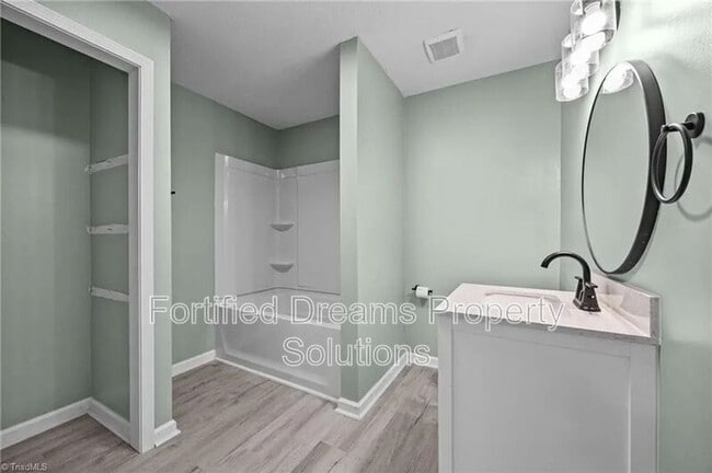 Photo - 608 Montgomery St