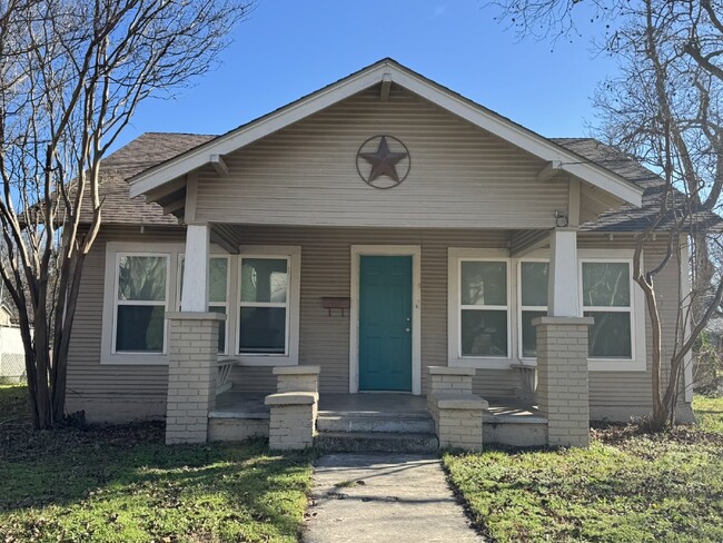 Spacious 2 bedroom house one block from TSU! - Spacious 2 bedroom house one block from TSU!