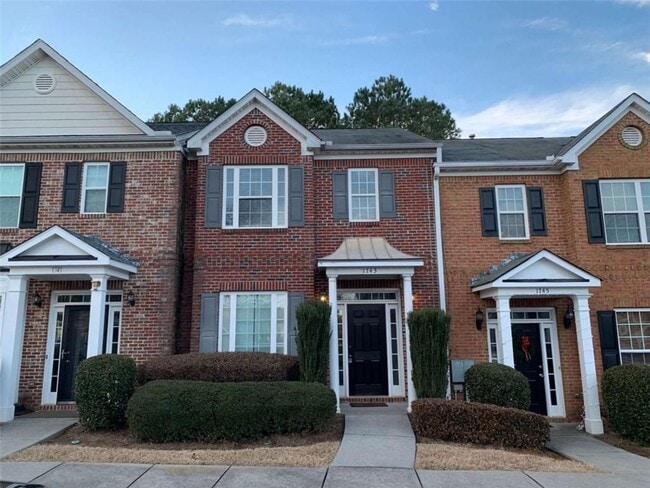 Building Photo - 1743 Heights Cir