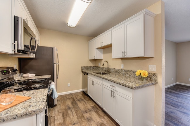 Photo - Folsom Gateway