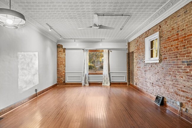Photo - Charming 2 Bedroom Apartment in Benton Par... Unit 2009 Lynch St 1FL