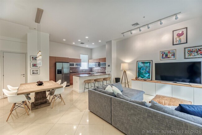727 NE 4th Ave
