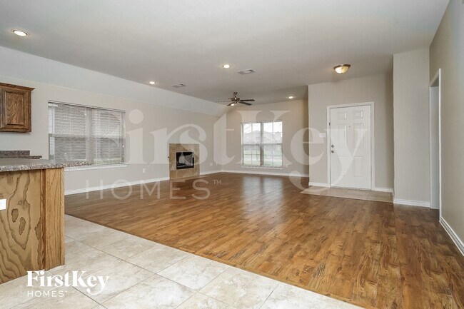 Photo - 615 Hearthstone Dr