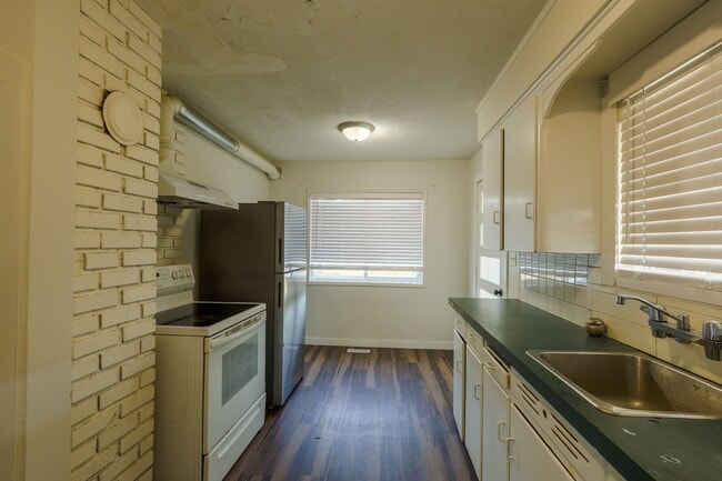 Photo - 1408 Clearbrook Rd