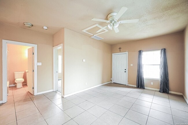 Photo - 228 Yucca St