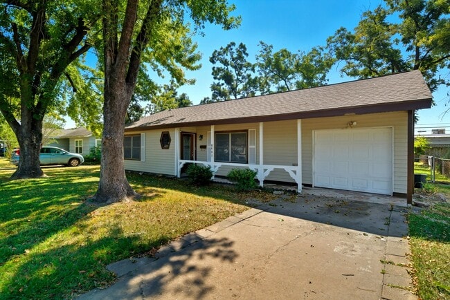 Photo - 8401 Highcrest Dr