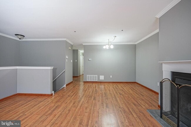 Photo - 1003 Huntingdon Mews