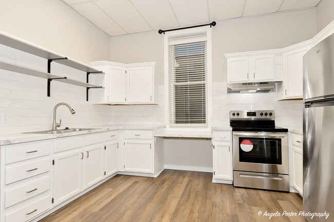 Photo - 931 Main St Unit B