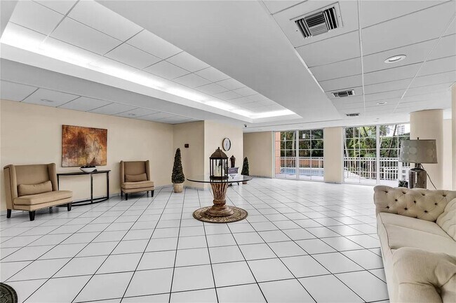 Vestibulo principal - 1 Alhambra Cir Unidad 503