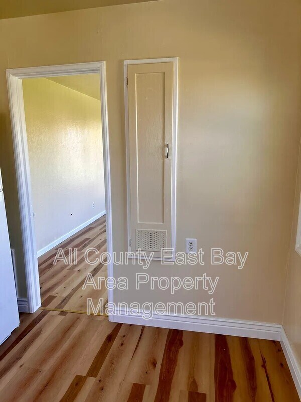 Photo - 728 Cherry Way