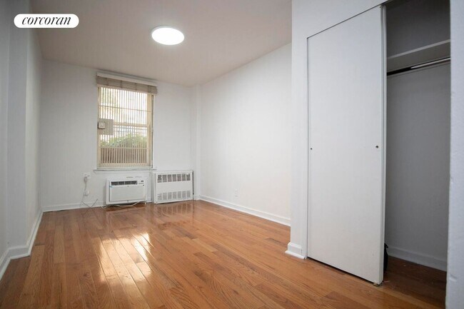 Photo - 320 W 22nd St