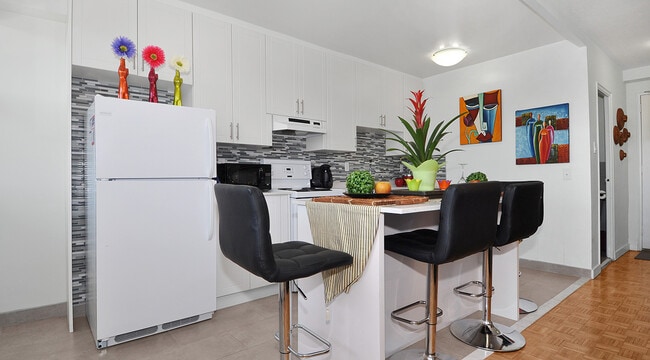 Building Photo - Central Park Place (B) Unit 00701