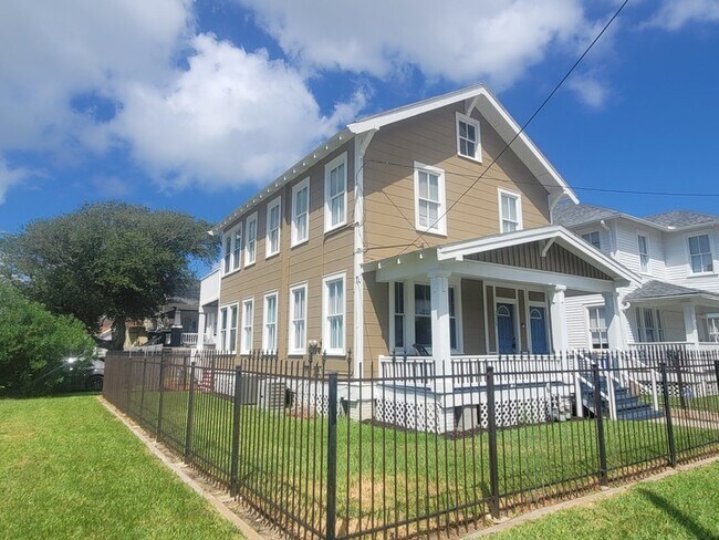 Photo - 2223 35th St