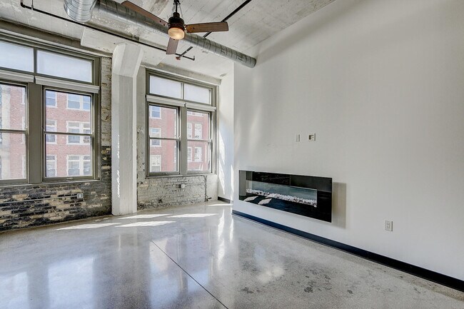 Photo - 226 N Water St