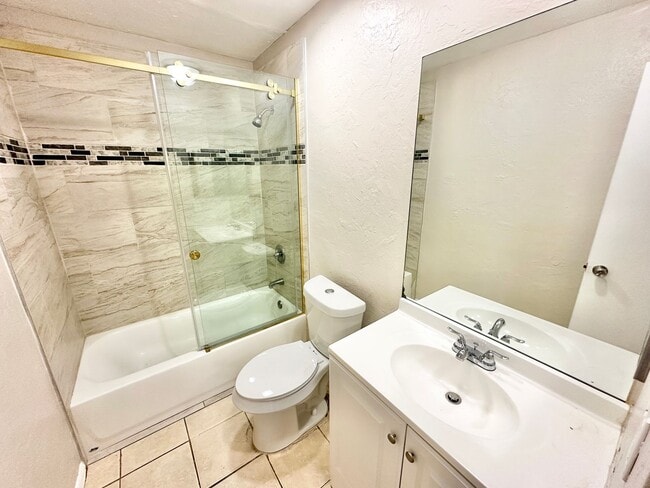 Photo - 4737 25th Pl SW Unidad #1