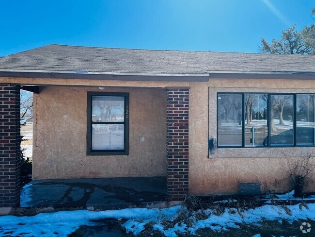 Building Photo - E 9th Duplex 1 Unit 220 Rental