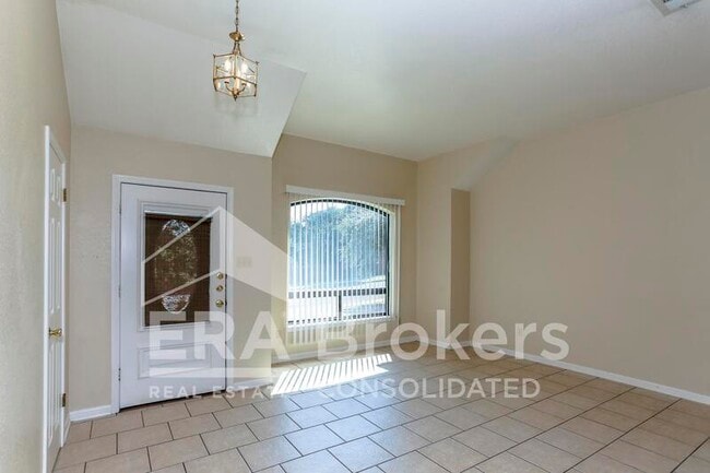 Photo - 800 Silver Creek Dr