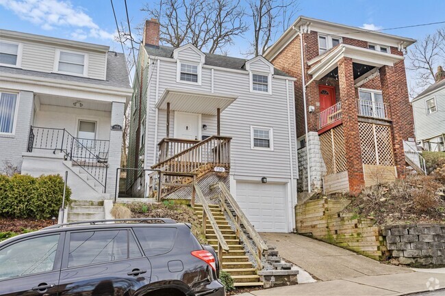 Building Photo - Renovated 2 Bedroom Close to Oakland Rental