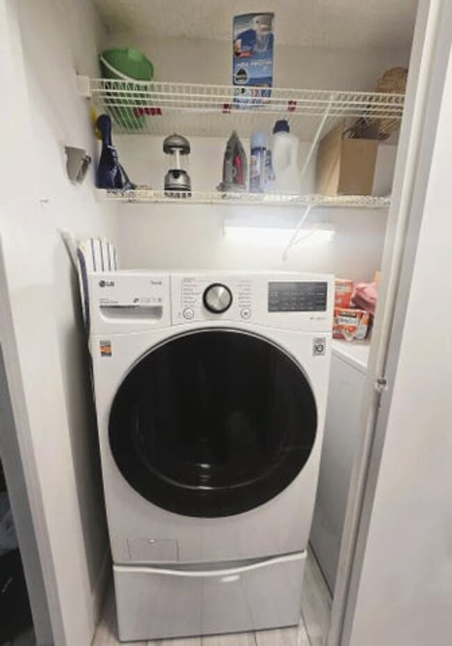 Photo - 5885 Northpointe Ln