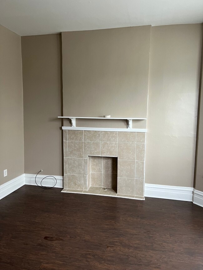 Living Room Decorative Fireplace - 5823 S Wabash Ave Unit 2
