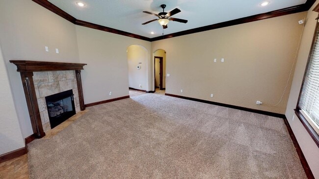 Photo - 328 Creekside Dr