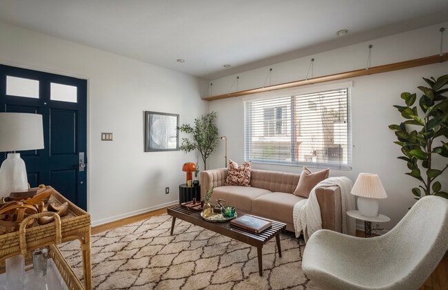 Building Photo - 122 Thornton Pl Unit 122.5 Rental
