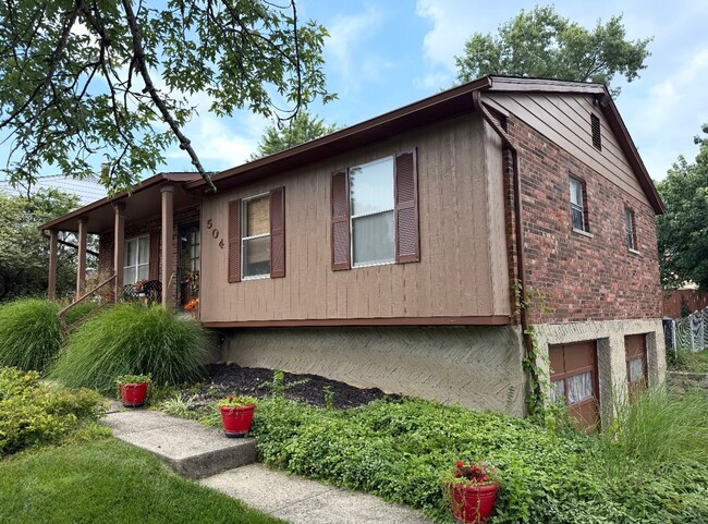Building Photo - COMING SOON! RENOVATED 3 OR 4 BDRM