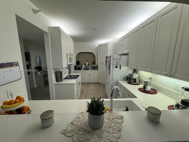 Photo - 10700 NW 66th St Unidad 213
