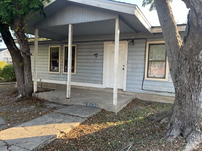 Building Photo - 3573 Bluebonnet Dr Rental