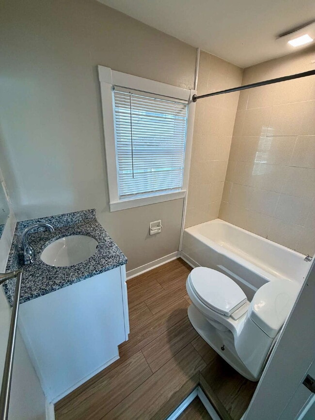 Photo - Bright 3-Bedroom Nashua Rental Near Downtown, Shopping, and Commuter Routes Unidad B