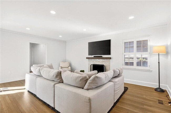 Photo - 2226 Melante Dr NE