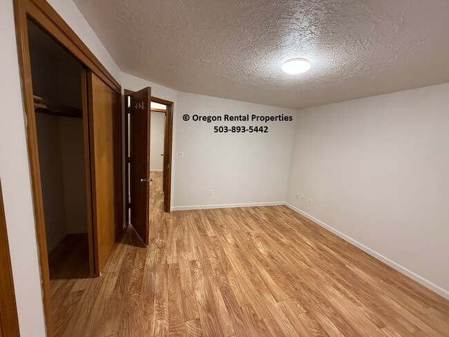 Photo - 12802 SE Main St