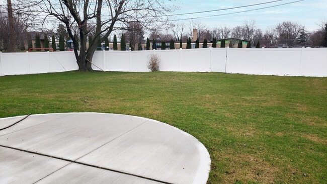 Photo - 635 Cumberland St