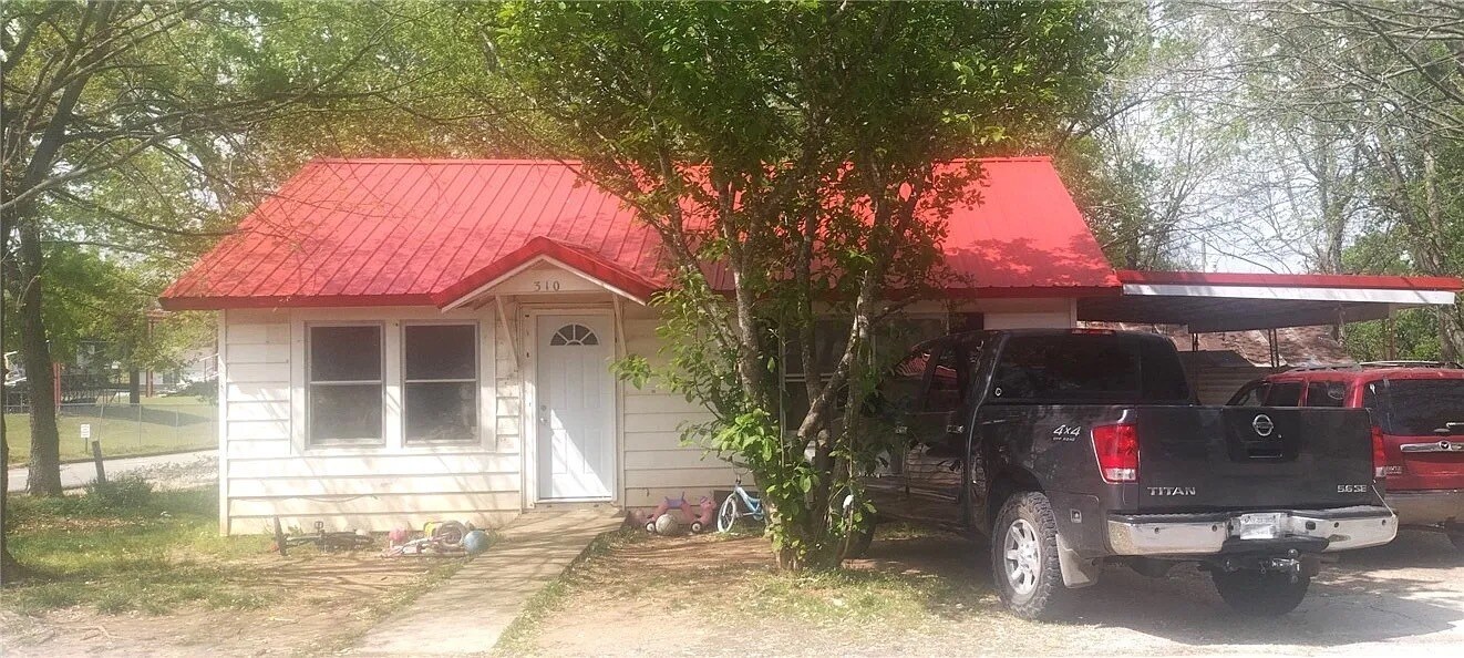 Photo - 310 Drake Ave