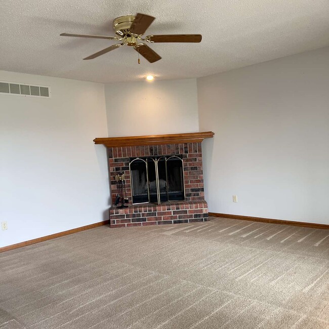 Photo - 906 Foxridge Dr