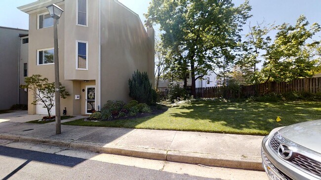 Photo - 1924 N Woodley St